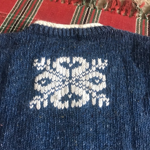 Size medium heavy knitted sweater excellent condition has snowflake on back too - Picture 3 of 3
